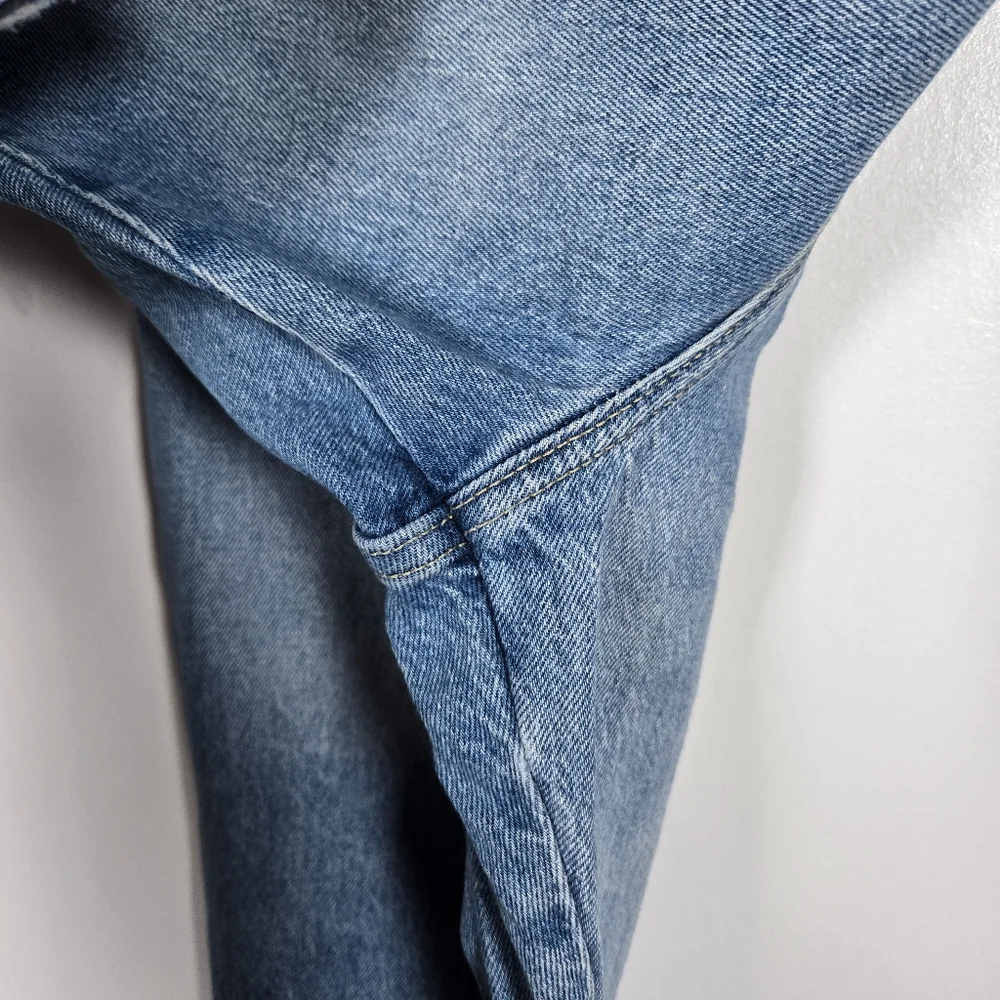 Arizona Jeans Co. High Rise Mom Jeans Blue Denim Juniors Size 9